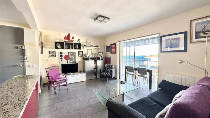 Apartamento en venta – Vista al mar y piscina – en Roses, Costa Brava