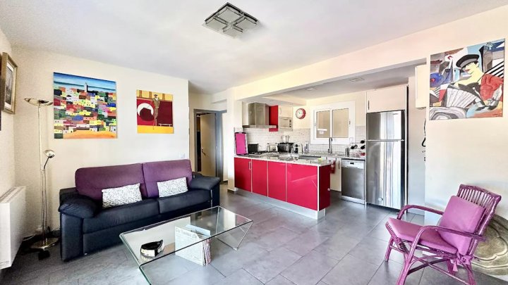 Apartamento en venta – Vista al mar y piscina – en Roses, Costa Brava