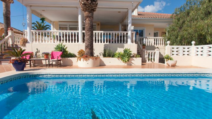 Costa Blanca Lifestyle – Exklusive Villa mit Garten, Pool und Meeresnähe zu verkaufen