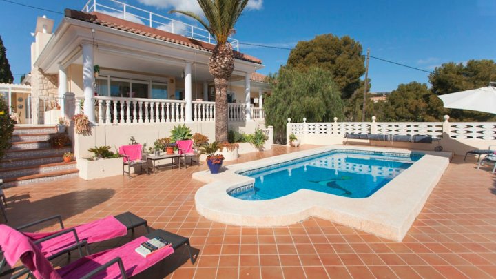 Costa Blanca Lifestyle – Exklusive Villa mit Garten, Pool und Meeresnähe zu verkaufen