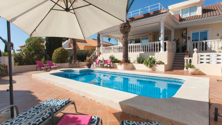 Costa Blanca Lifestyle – Exklusive Villa mit Garten, Pool und Meeresnähe zu verkaufen