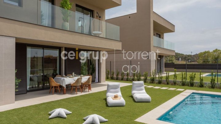 Exklusive Neubauhäuser mit privatem Garten & Pool in Pals an der Costa Brava