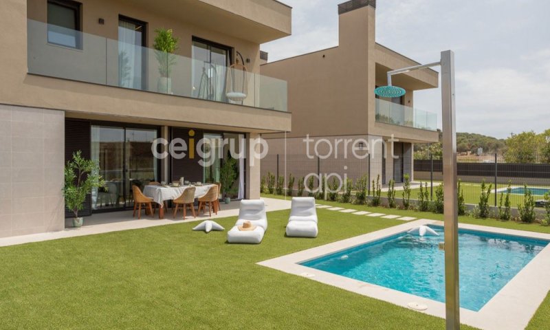Exklusive Neubauhäuser mit privatem Garten & Pool in Pals an der Costa Brava