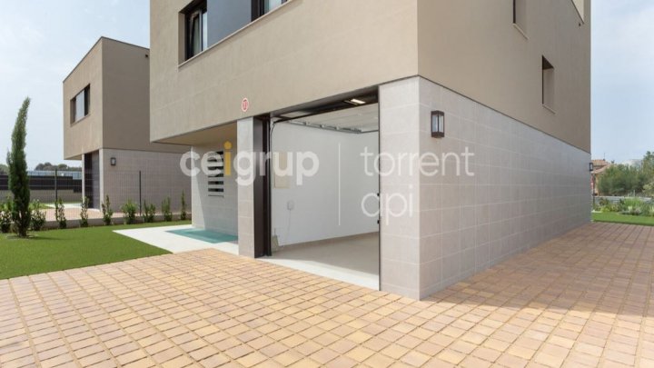 Exklusive Neubauhäuser mit privatem Garten & Pool in Pals an der Costa Brava