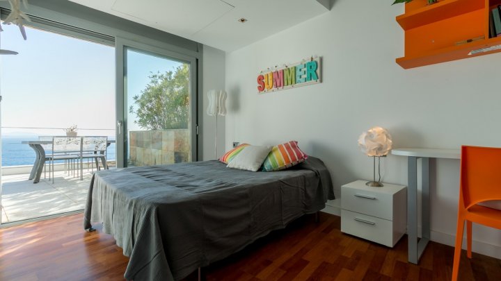 Casa de lujo en venta en la Costa Brava en Roses con licencia turística