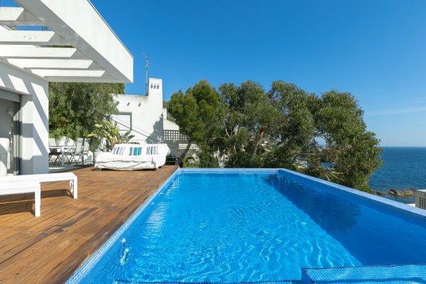 Luxus-Haus an der Costa Brava in Roses zu verkaufen mit Touristenlizenz