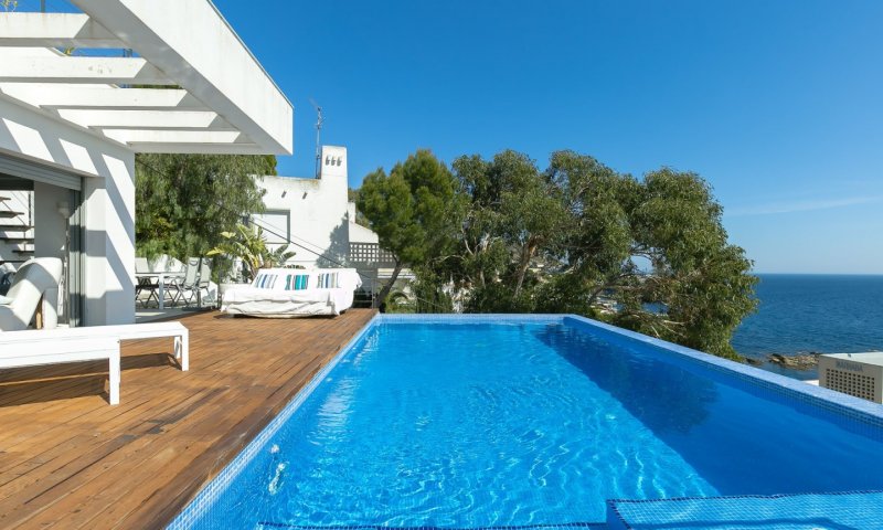 Casa de lujo en venta en la Costa Brava en Roses con licencia turística