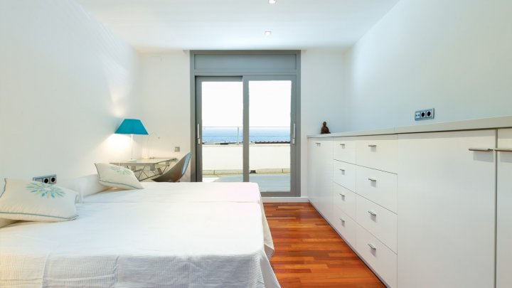 Casa de lujo en venta en la Costa Brava en Roses con licencia turística