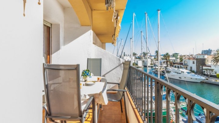 Apartment with Panoramic Views in a Prime Location of Empuriabrava on the Mediterranean