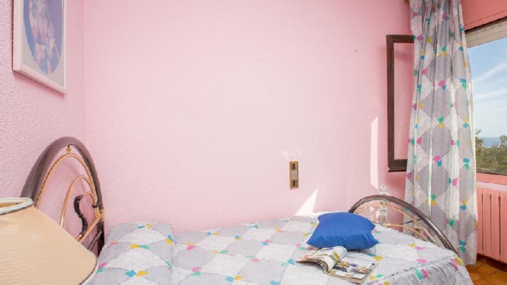 Blanes, España: Amplia Casa de Vacaciones con Vistas al Mar y Piscina en Venta