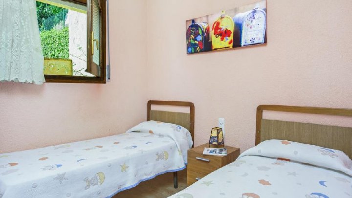 Blanes, España: Amplia Casa de Vacaciones con Vistas al Mar y Piscina en Venta