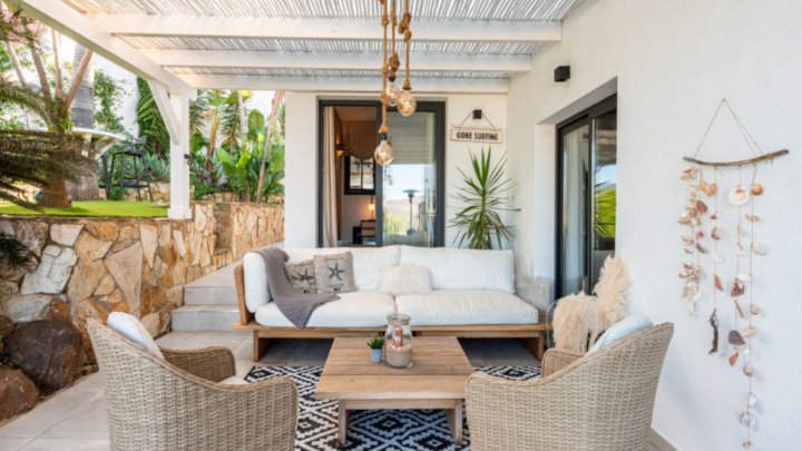 Villa mediterránea con piscina privada cerca de Marbella en la Costa del Sol en venta