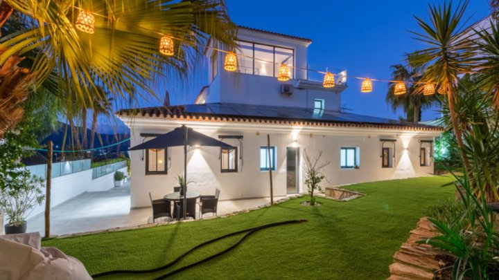 Mediterranean villa with private pool near Marbella on the Costa del Sol for sale  Español (orientado