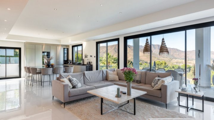 Mediterranean villa with private pool near Marbella on the Costa del Sol for sale  Español (orientado