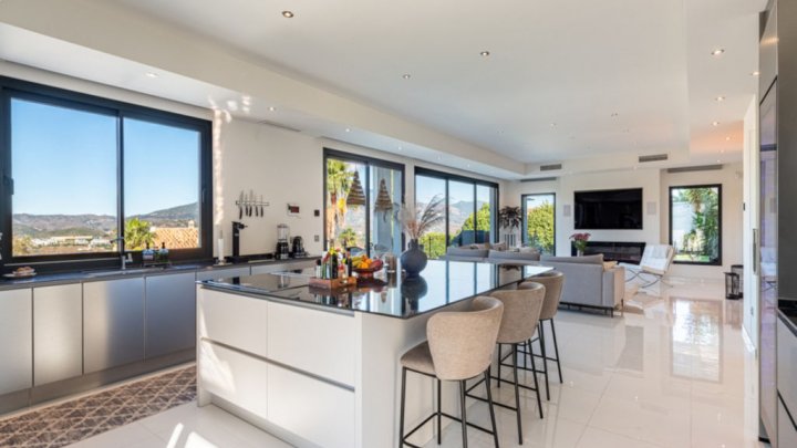 Mediterranean villa with private pool near Marbella on the Costa del Sol for sale  Español (orientado