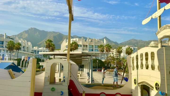 Zu verkaufen Costa del Sol in Marbella - Exklusives Appartement mit Swimmingpool am Strand 