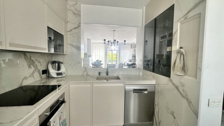 Zu verkaufen Costa del Sol in Marbella - Exklusives Appartement mit Swimmingpool am Strand 