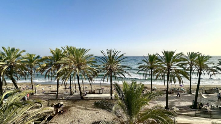 Zu verkaufen Costa del Sol in Marbella - Exklusives Appartement mit Swimmingpool am Strand 