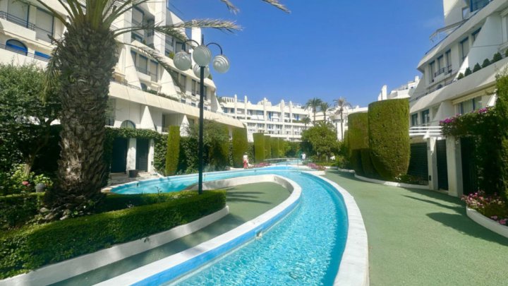 Zu verkaufen Costa del Sol in Marbella - Exklusives Appartement mit Swimmingpool am Strand 