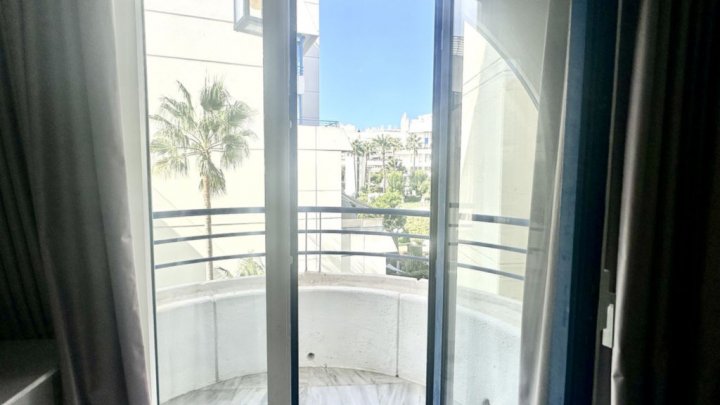 Zu verkaufen Costa del Sol in Marbella - Exklusives Appartement mit Swimmingpool am Strand 
