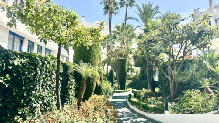 Zu verkaufen Costa del Sol in Marbella - Exklusives Appartement mit Swimmingpool am Strand 