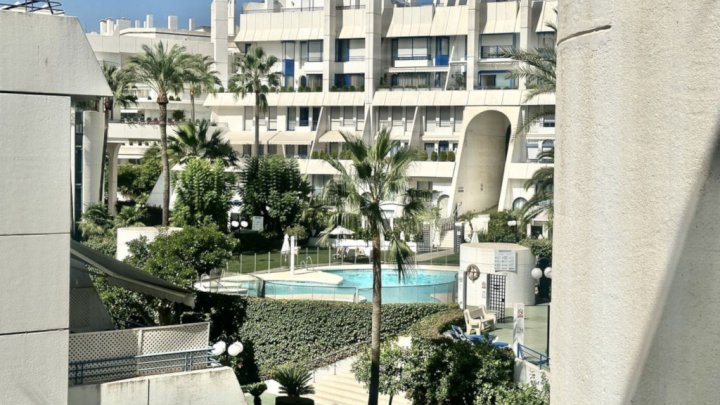 Zu verkaufen Costa del Sol in Marbella - Exklusives Appartement mit Swimmingpool am Strand 