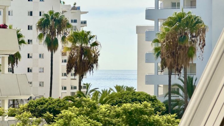 Zu verkaufen Costa del Sol in Marbella - Exklusives Appartement mit Swimmingpool am Strand 