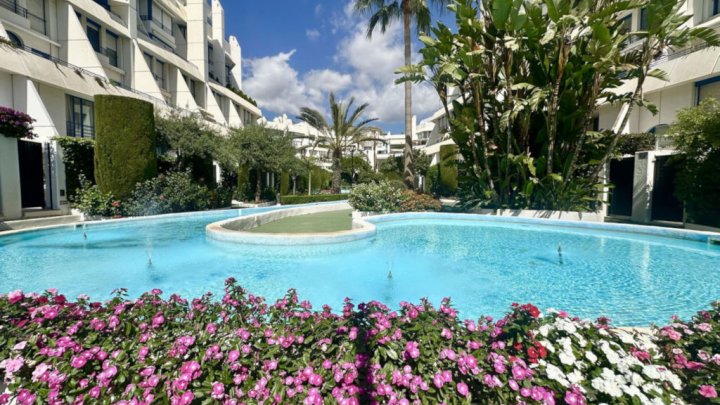 Zu verkaufen Costa del Sol in Marbella - Exklusives Appartement mit Swimmingpool am Strand 