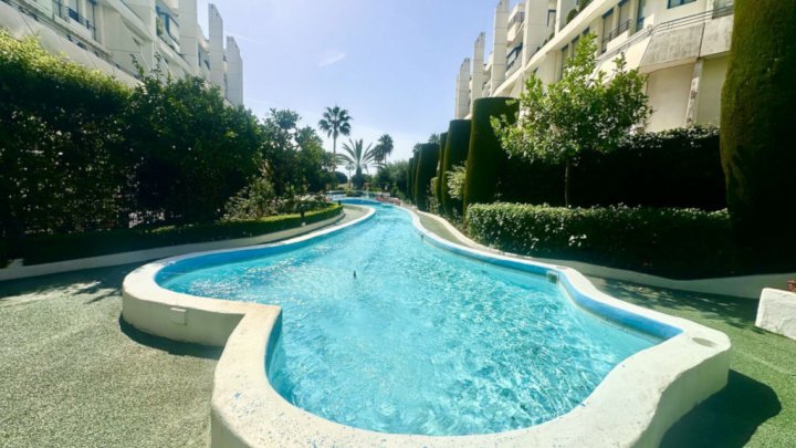 Zu verkaufen Costa del Sol in Marbella - Exklusives Appartement mit Swimmingpool am Strand 