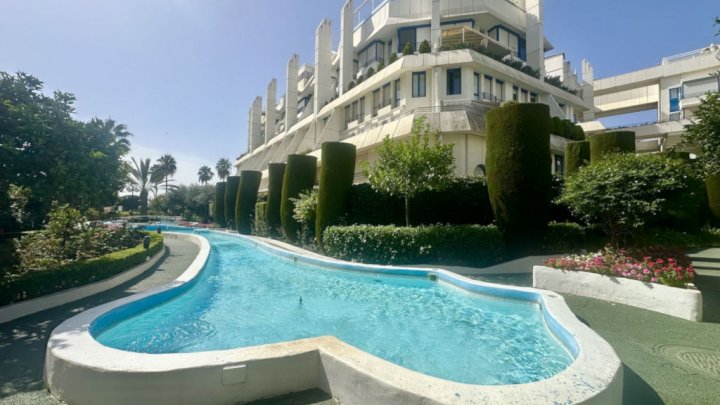 Zu verkaufen Costa del Sol in Marbella - Exklusives Appartement mit Swimmingpool am Strand 