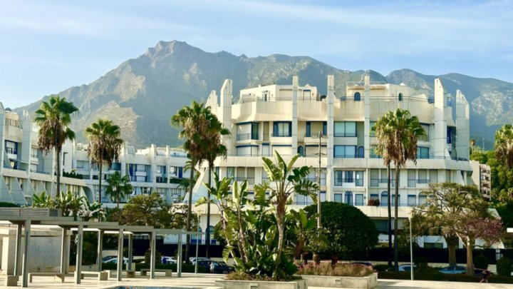 Zu verkaufen Costa del Sol in Marbella - Exklusives Appartement mit Swimmingpool am Strand 