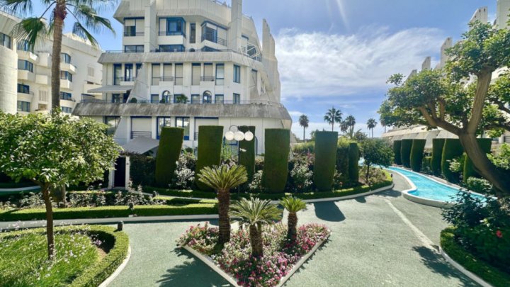 Zu verkaufen Costa del Sol in Marbella - Exklusives Appartement mit Swimmingpool am Strand 
