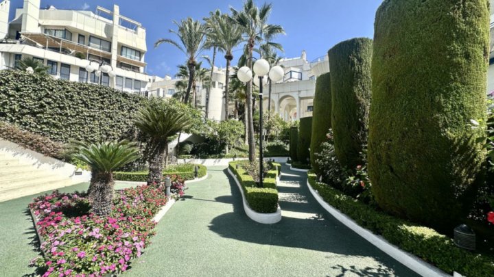 Zu verkaufen Costa del Sol in Marbella - Exklusives Appartement mit Swimmingpool am Strand 