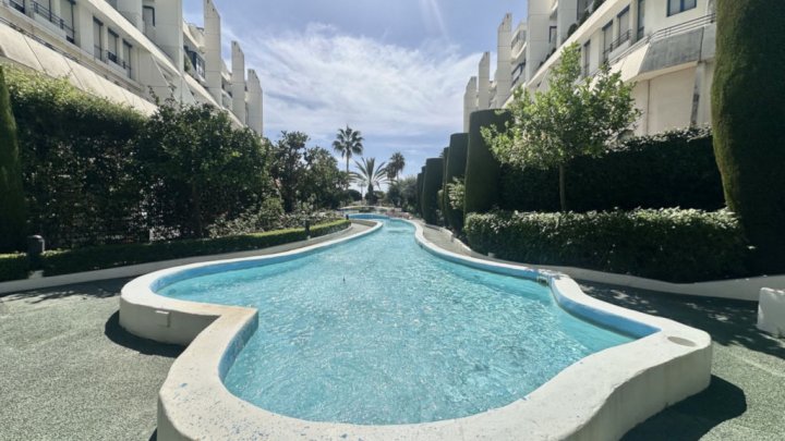 Zu verkaufen Costa del Sol in Marbella - Exklusives Appartement mit Swimmingpool am Strand 