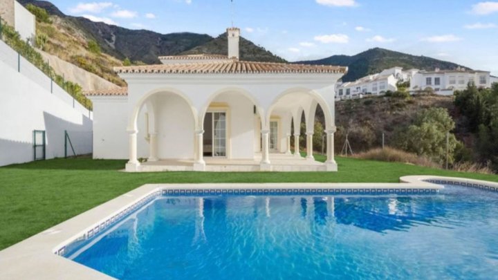 Mediterranes Ferienhaus privater Pool & Meerblick in Valtocado, Costa del Sol zu verkaufen