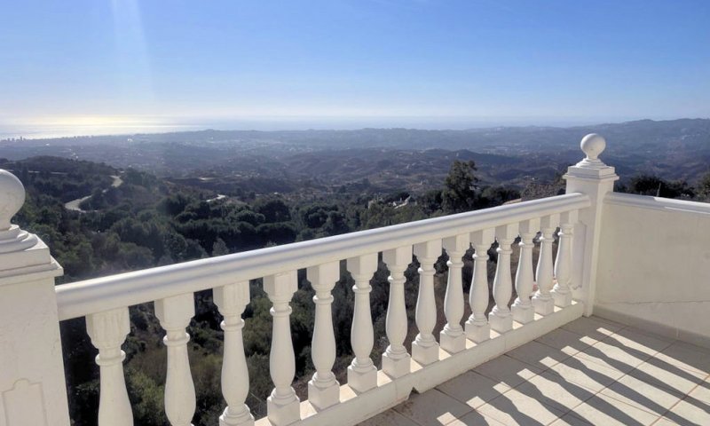 Mediterranes Ferienhaus privater Pool & Meerblick in Valtocado, Costa del Sol zu verkaufen