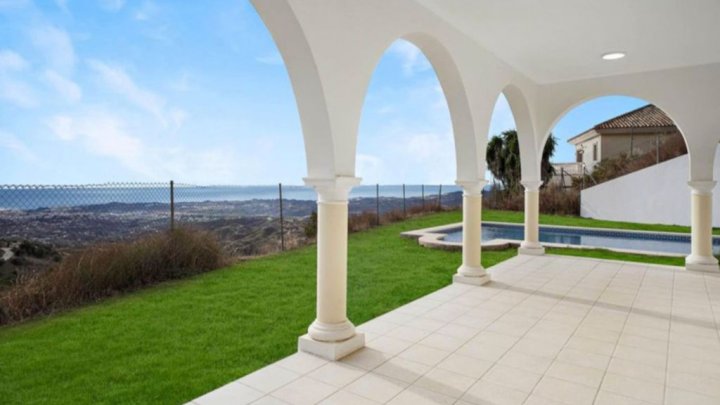 Mediterranes Ferienhaus privater Pool & Meerblick in Valtocado, Costa del Sol zu verkaufen