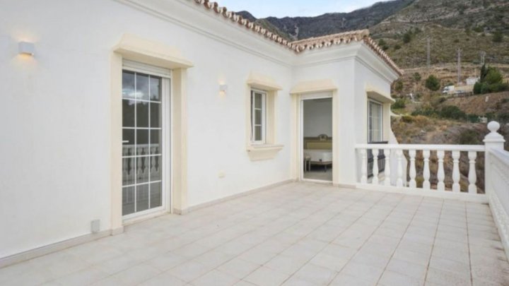Mediterranes Ferienhaus privater Pool & Meerblick in Valtocado, Costa del Sol zu verkaufen