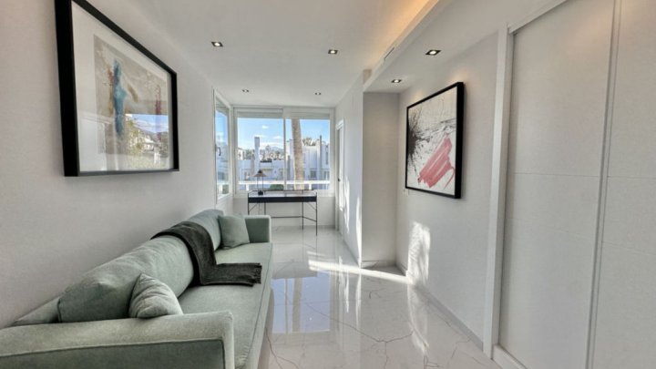 Luxury apartment near Marbella on the Costa del Sol – for sale directly on the golf course.
