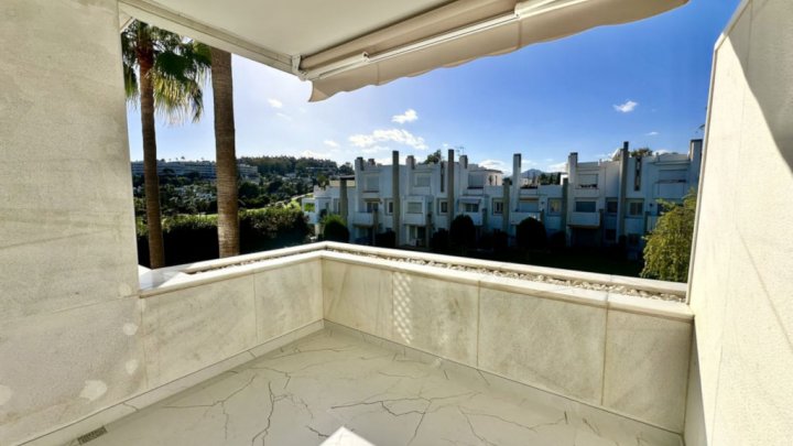 Luxury apartment near Marbella on the Costa del Sol – for sale directly on the golf course.
