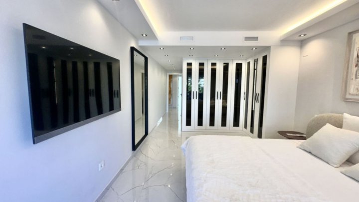 Luxury apartment near Marbella on the Costa del Sol – for sale directly on the golf course.