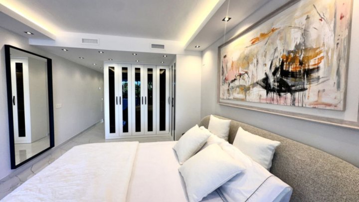 Luxury apartment near Marbella on the Costa del Sol – for sale directly on the golf course.