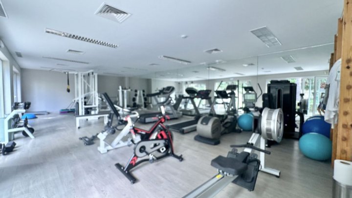 Luxury apartment near Marbella on the Costa del Sol – for sale directly on the golf course.