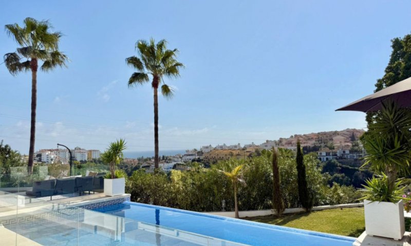 Luxuriöses Ferienhaus an der Costa del Sol bei Marbella mit privatem Pool und Meerblick zu verkaufen