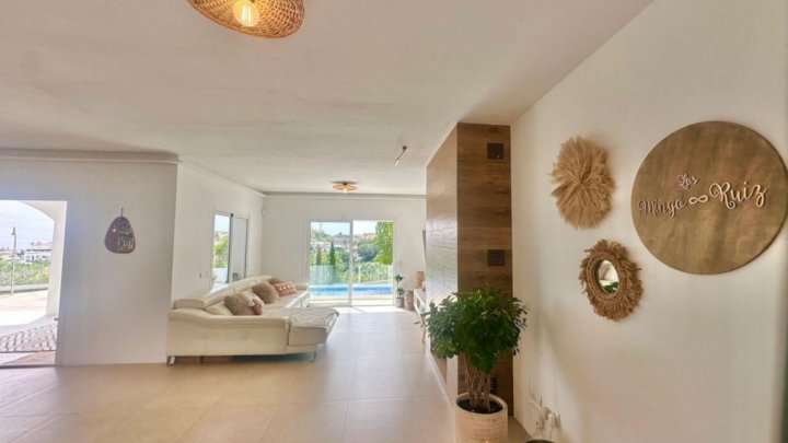 Luxuriöses Ferienhaus an der Costa del Sol bei Marbella mit privatem Pool und Meerblick zu verkaufen