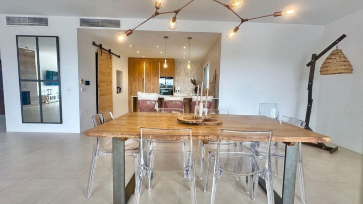 Luxuriöses Ferienhaus an der Costa del Sol bei Marbella mit privatem Pool und Meerblick zu verkaufen