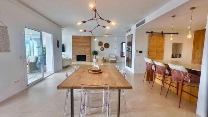 Luxuriöses Ferienhaus an der Costa del Sol bei Marbella mit privatem Pool und Meerblick zu verkaufen