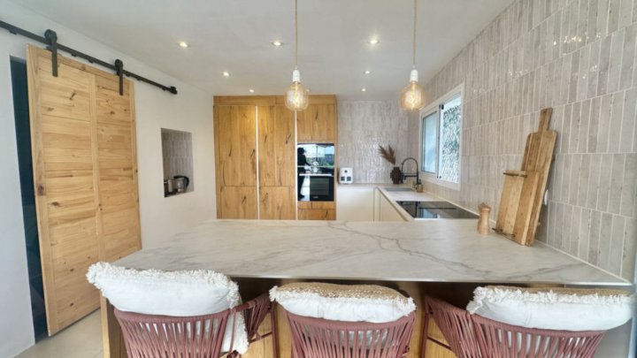 Luxuriöses Ferienhaus an der Costa del Sol bei Marbella mit privatem Pool und Meerblick zu verkaufen