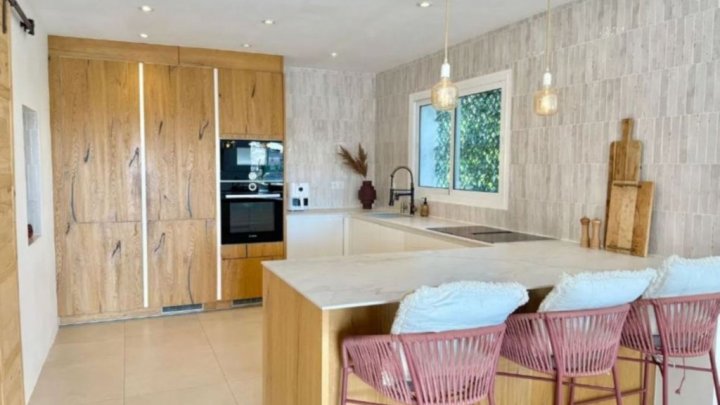 Luxuriöses Ferienhaus an der Costa del Sol bei Marbella mit privatem Pool und Meerblick zu verkaufen