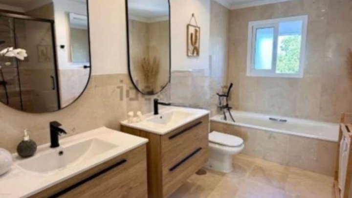 Luxury holiday home for sale on the Costa del Sol near Marbella with private pool and sea views